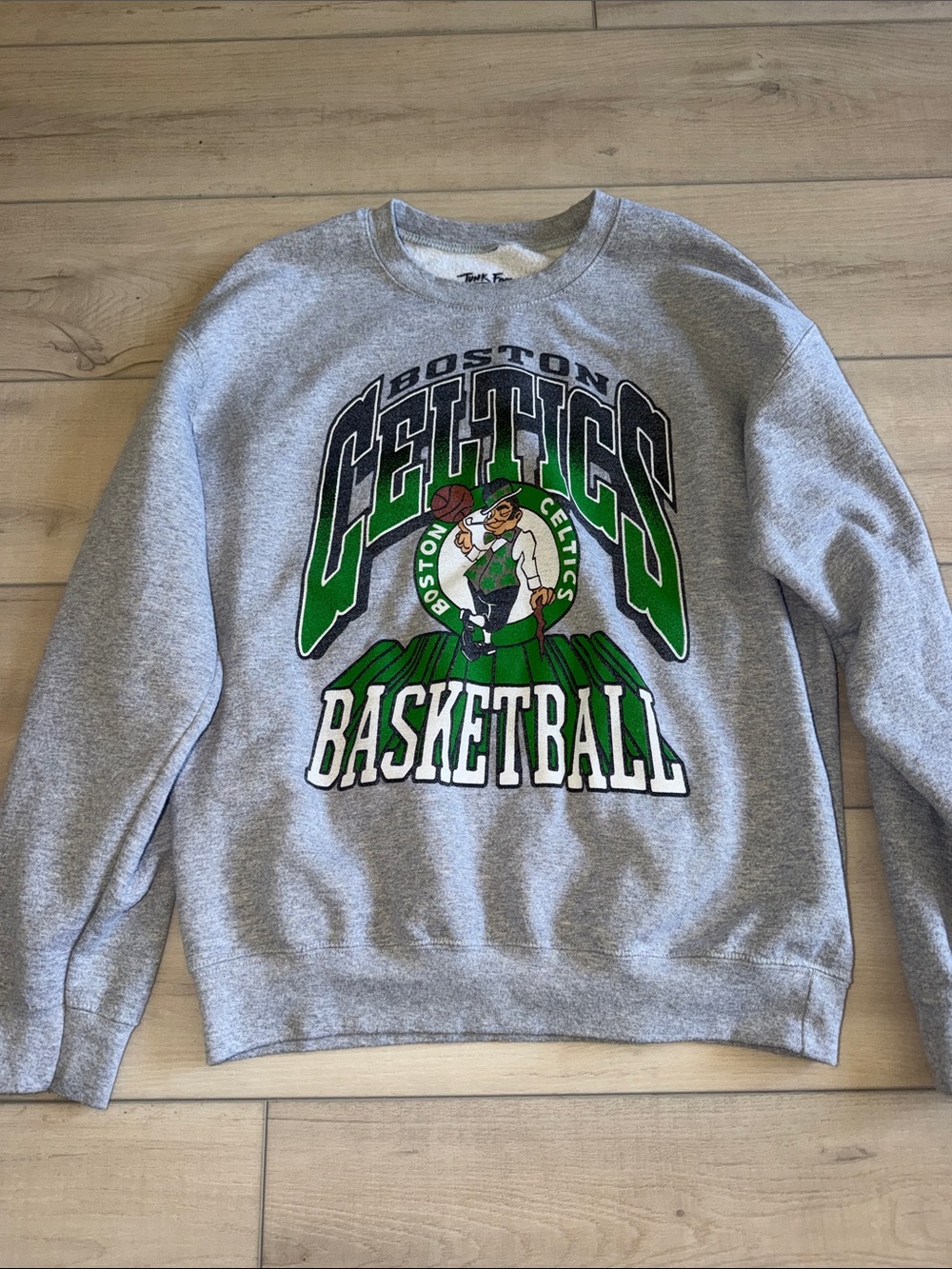 Junk Food Clothing Boston Celtics Gray Crewneck Green & White Womens Top